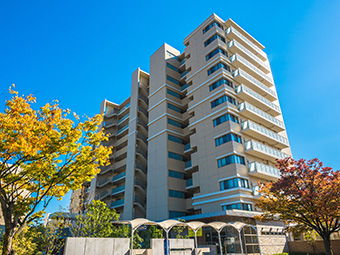 東京都杉並区のRC造マンション新築工事に伴う建築施工管理のお仕事です。安全管理や品質管理、工程管理などの管理補助業務を担当して頂きます。1級建築施工管理技士、一級建築士の資格必須となります。